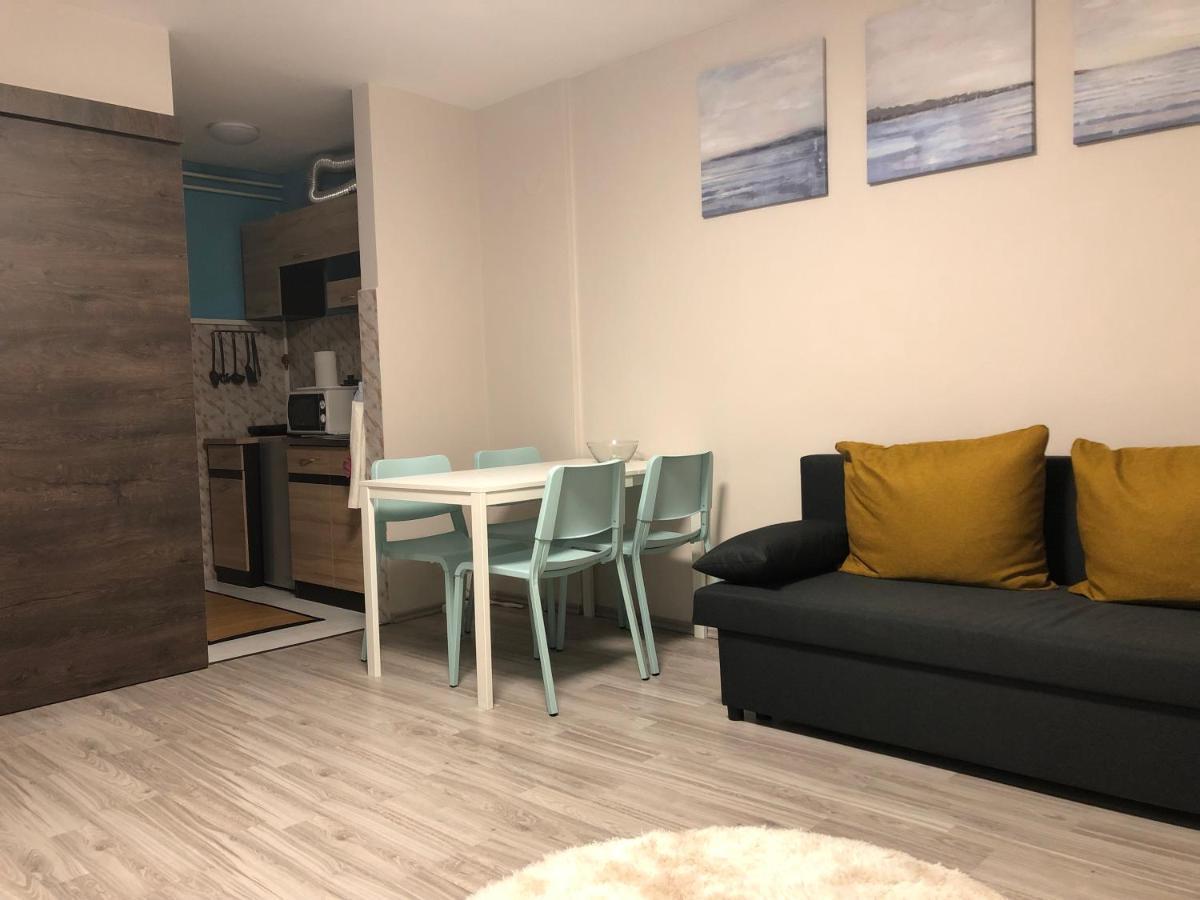 Dombóvár Happy Bunnies Apartman I - Gunarasfurdo מראה חיצוני תמונה