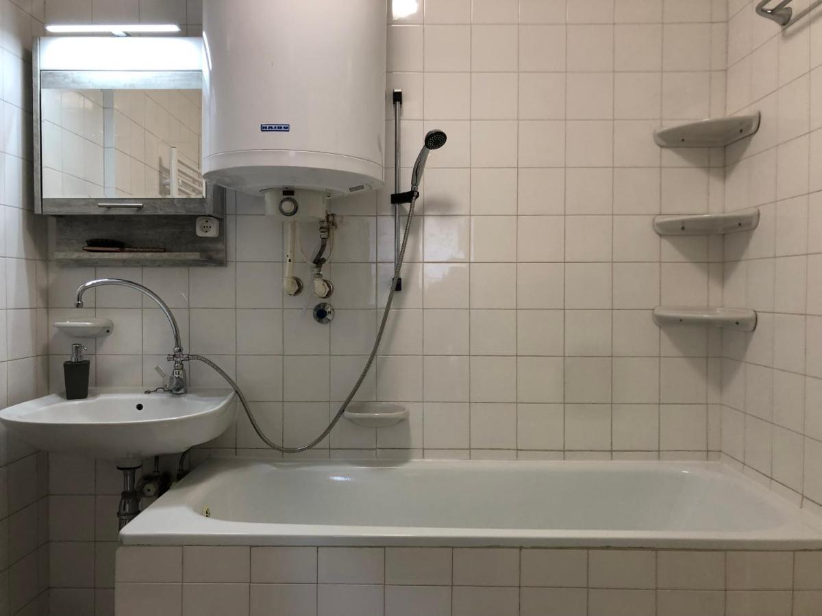 Dombóvár Happy Bunnies Apartman I - Gunarasfurdo מראה חיצוני תמונה