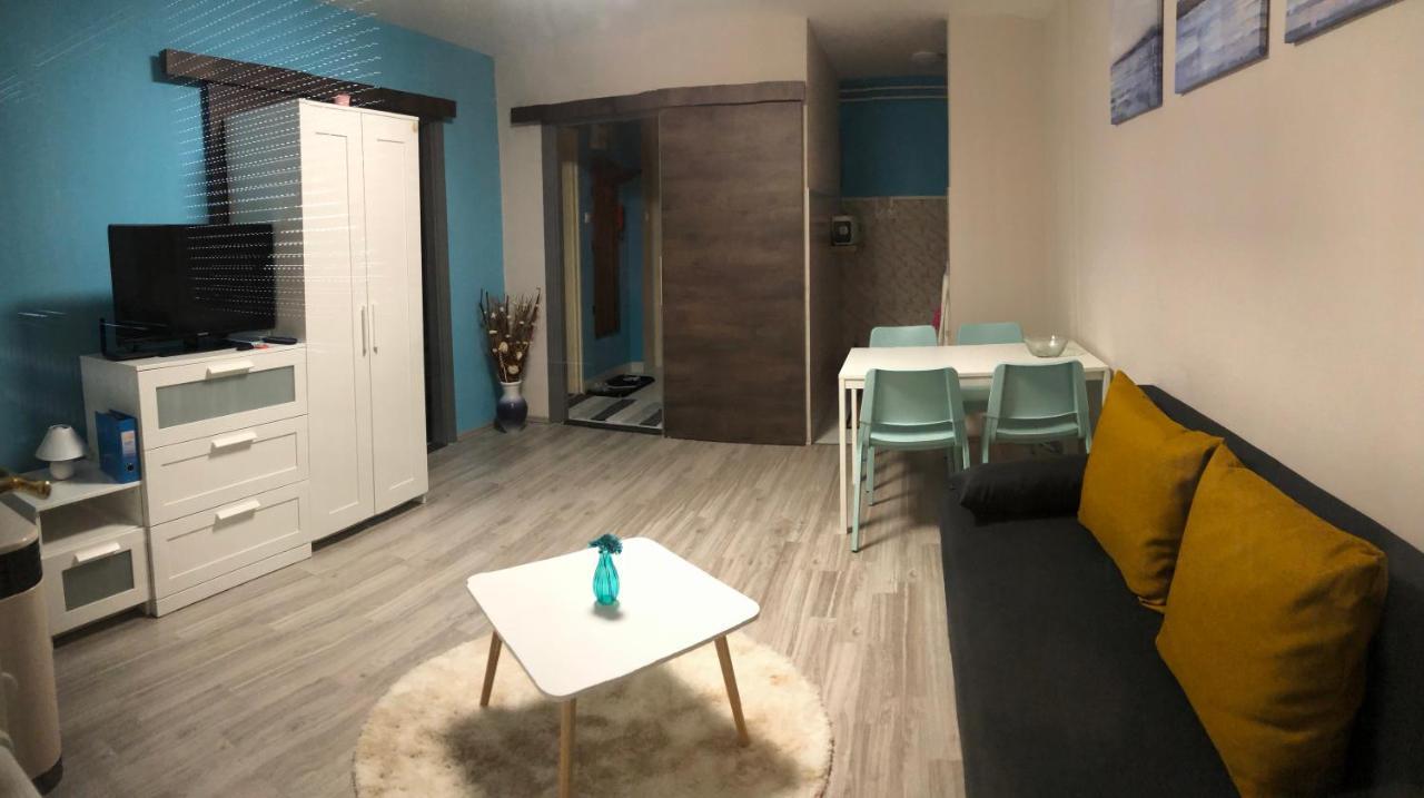 Dombóvár Happy Bunnies Apartman I - Gunarasfurdo מראה חיצוני תמונה